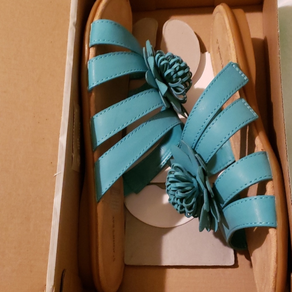 Shoes - Picture 6 of 6